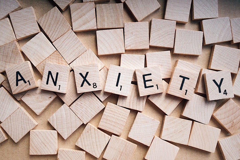 What are the signs of anxiety in children?