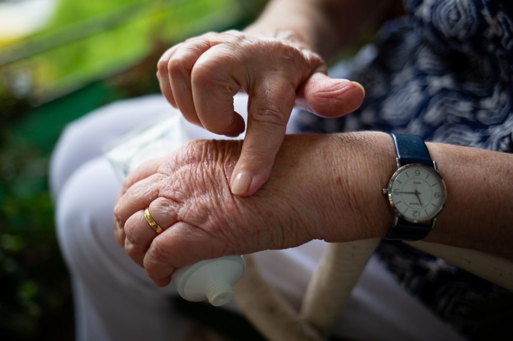 A study from the University of Birmingham has found that individuals who experienced abuse, neglect, or domestic violence during childhood have a significantly higher risk of developing rheumatoid arthritis or psoriasis later in life.